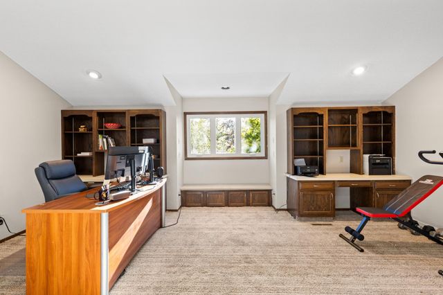 2904 Silver Lake Court NE, Saint Anthony, MN 55421