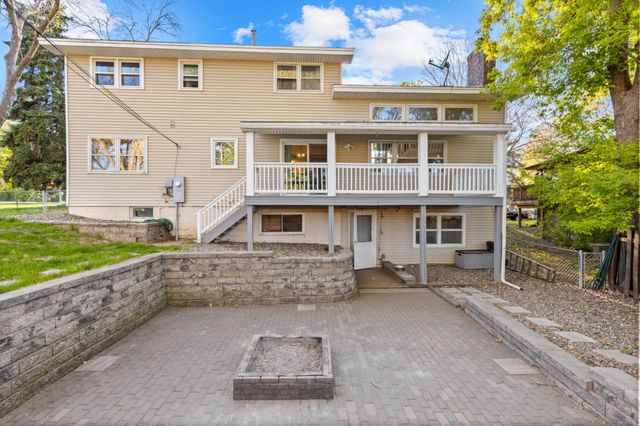 2904 Silver Lake Court NE, Saint Anthony, MN 55421