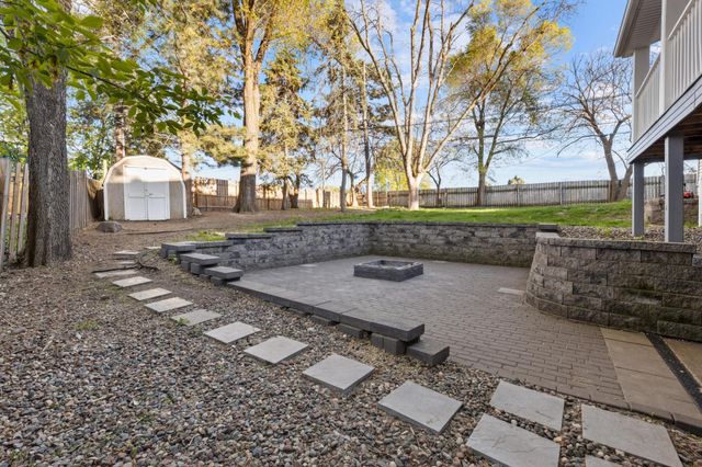2904 Silver Lake Court NE, Saint Anthony, MN 55421
