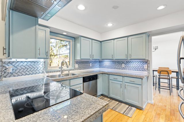 2904 Silver Lake Court NE, Saint Anthony, MN 55421