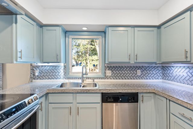 2904 Silver Lake Court NE, Saint Anthony, MN 55421