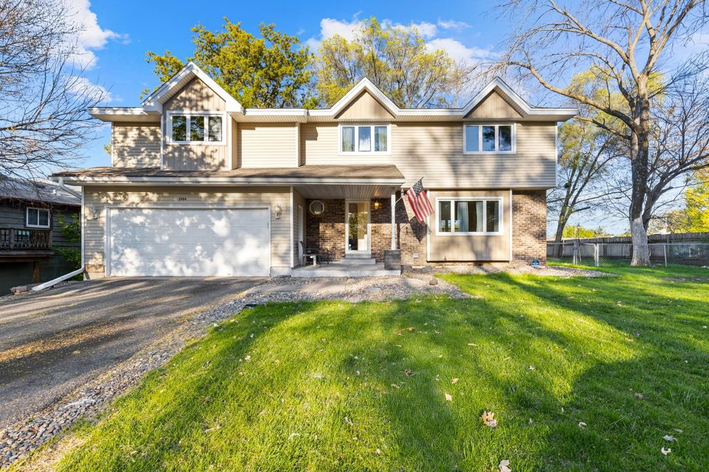 2904 Silver Lake Court NE, Saint Anthony, MN 55421