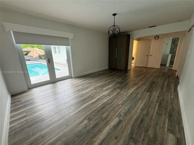 2075 S Hibiscus Dr, North Miami, FL 33181