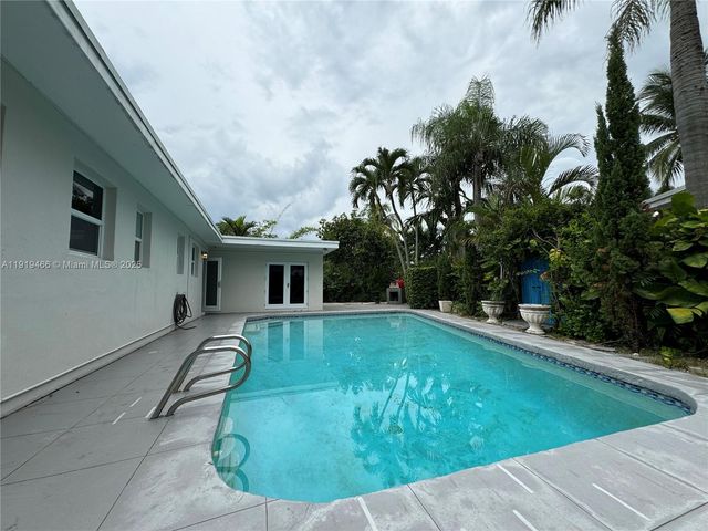 2075 S Hibiscus Dr, North Miami, FL 33181