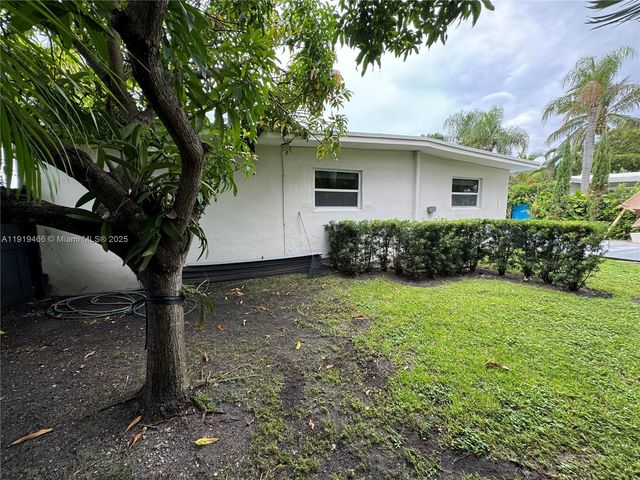 2075 S Hibiscus Dr, North Miami, FL 33181