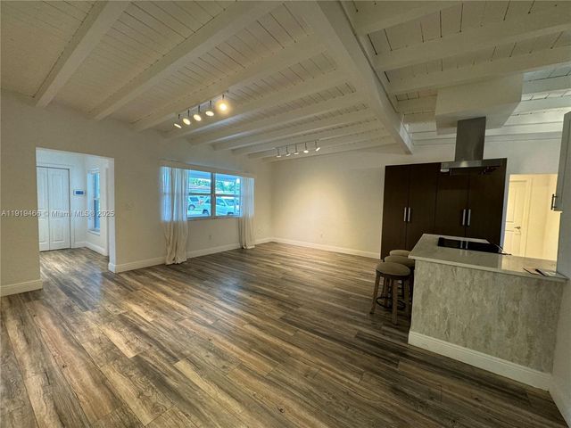 2075 S Hibiscus Dr, North Miami, FL 33181