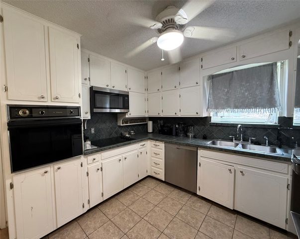 6425 Old Mill Circle, Watauga, TX 76148