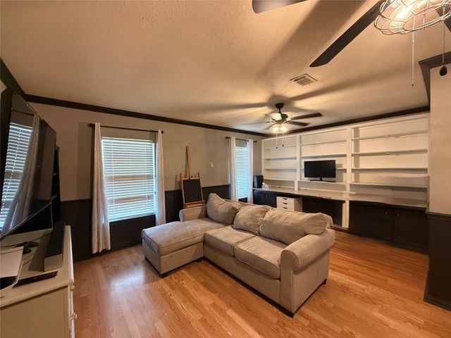 6425 Old Mill Circle, Watauga, TX 76148