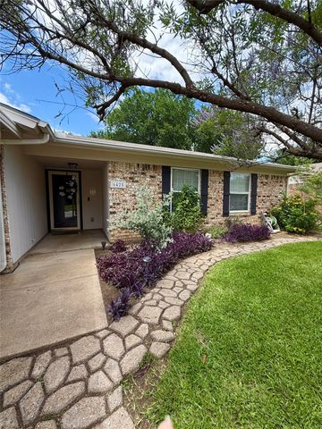 6425 Old Mill Circle, Watauga, TX 76148