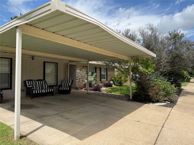 6425 Old Mill Circle, Watauga, TX 76148
