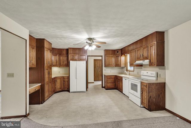 812 SYCAMORE LN, Lebanon, PA 17046