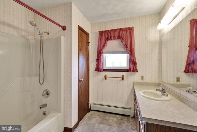 812 SYCAMORE LN, Lebanon, PA 17046