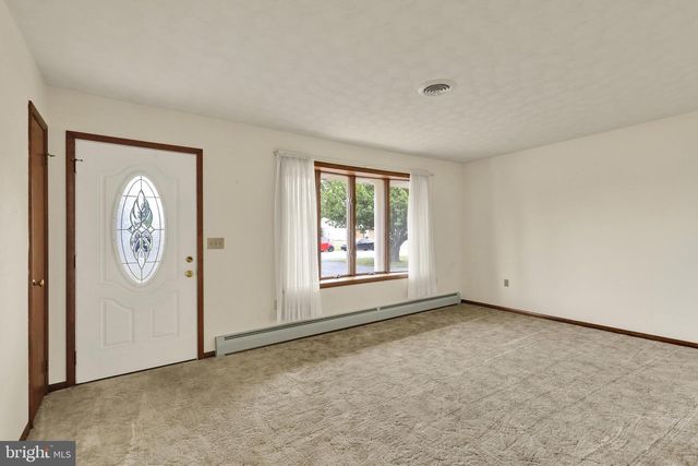 812 SYCAMORE LN, Lebanon, PA 17046