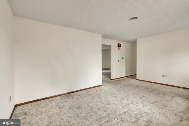 812 SYCAMORE LN, Lebanon, PA 17046