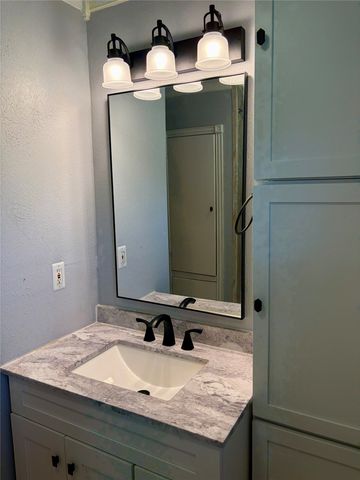 300 W Northern Avenue, Saginaw, TX 76179
