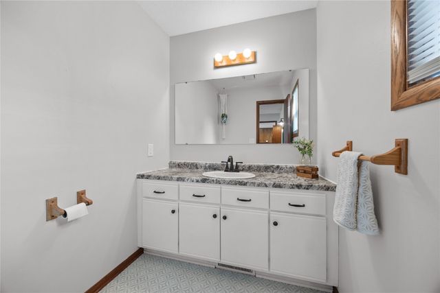 4433 Coventry Lane NE, Cedar Rapids, IA 52402