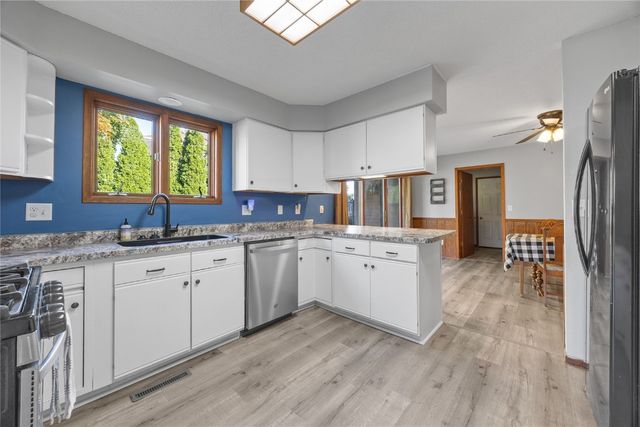 4433 Coventry Lane NE, Cedar Rapids, IA 52402