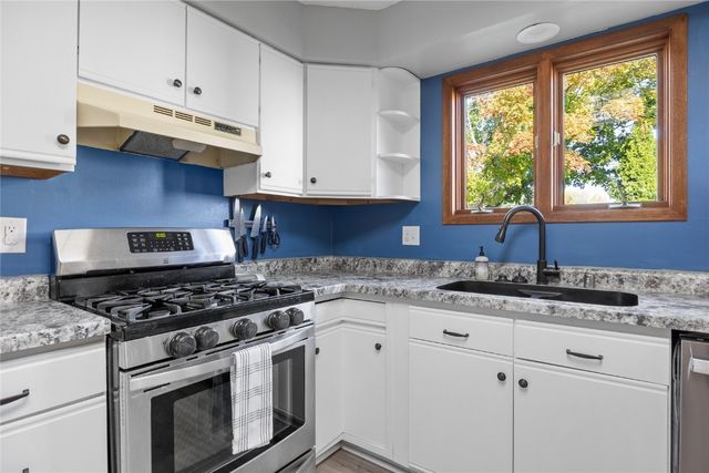 4433 Coventry Lane NE, Cedar Rapids, IA 52402