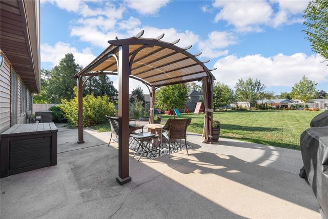 4433 Coventry Lane NE, Cedar Rapids, IA 52402