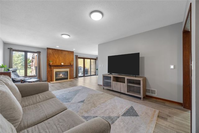 4433 Coventry Lane NE, Cedar Rapids, IA 52402