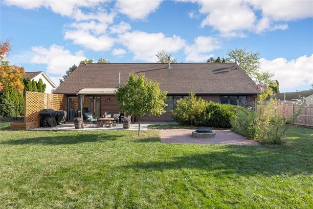 4433 Coventry Lane NE, Cedar Rapids, IA 52402