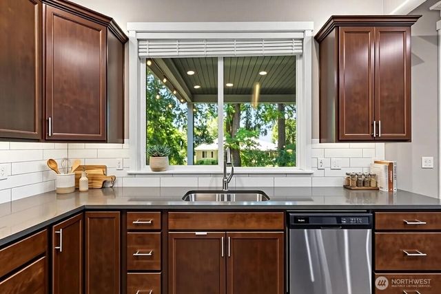 708 NW Ashford Loop, Bremerton, WA 98311