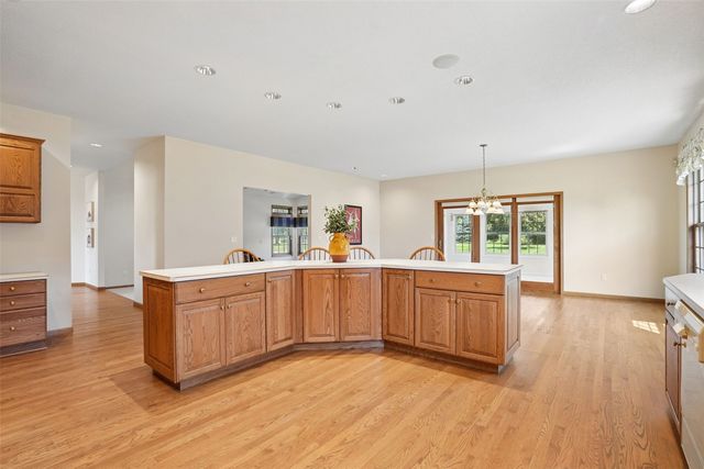 312 Brougham Court, Robins, IA 52328