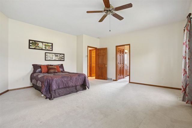 312 Brougham Court, Robins, IA 52328