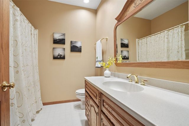 312 Brougham Court, Robins, IA 52328