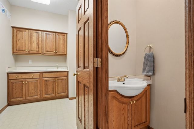 312 Brougham Court, Robins, IA 52328