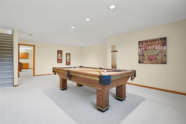 312 Brougham Court, Robins, IA 52328
