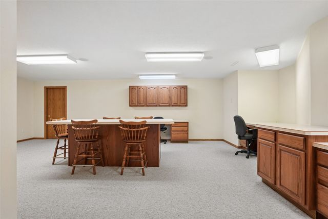 312 Brougham Court, Robins, IA 52328