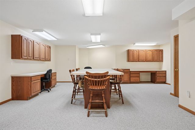 312 Brougham Court, Robins, IA 52328