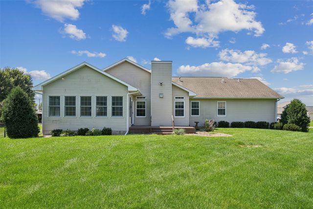 312 Brougham Court, Robins, IA 52328
