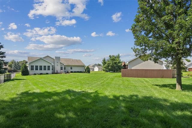 312 Brougham Court, Robins, IA 52328