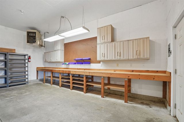 312 Brougham Court, Robins, IA 52328