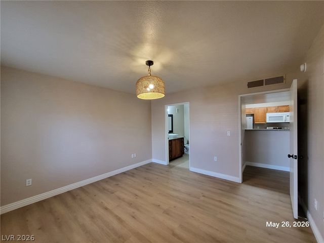 7885 West Flamingo Road 1121, Las Vegas, NV 89147