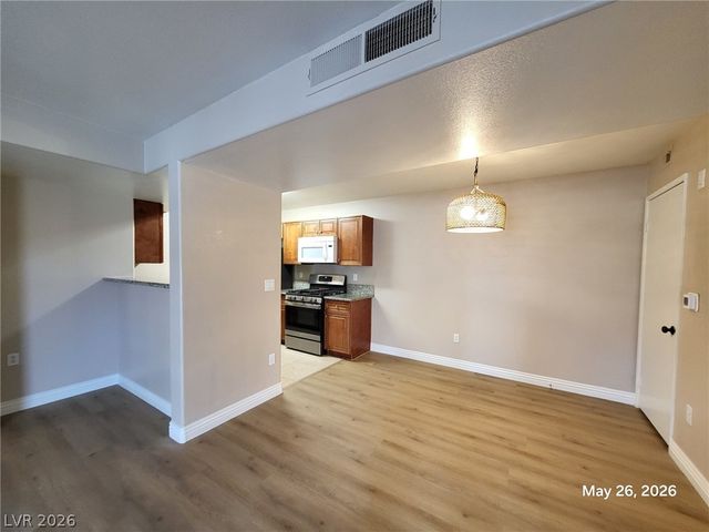 7885 West Flamingo Road 1121, Las Vegas, NV 89147
