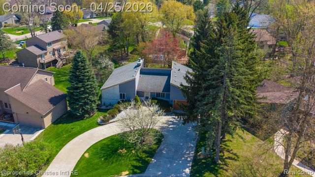 7573 Ashburton Court, West Bloomfield, MI 48322