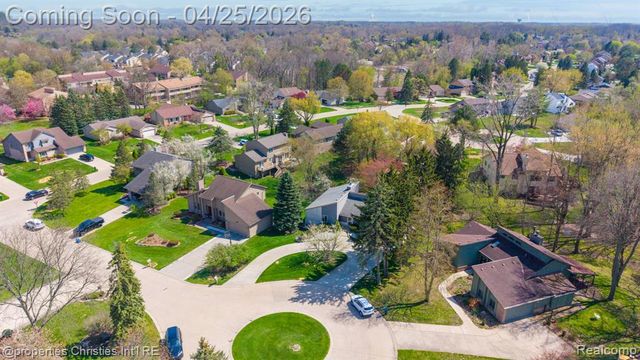 7573 Ashburton Court, West Bloomfield, MI 48322
