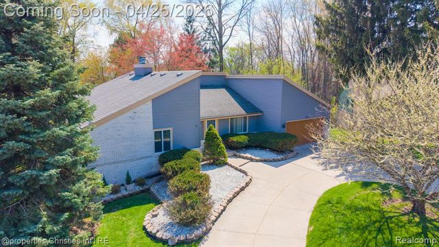 7573 Ashburton Court, West Bloomfield, MI 48322