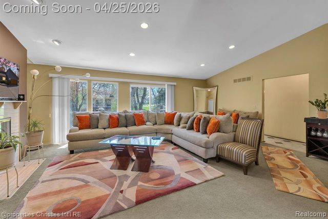 7573 Ashburton Court, West Bloomfield, MI 48322