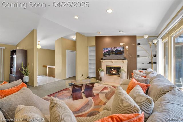 7573 Ashburton Court, West Bloomfield, MI 48322