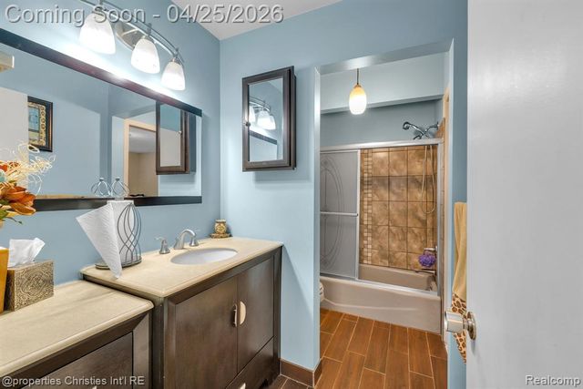 7573 Ashburton Court, West Bloomfield, MI 48322