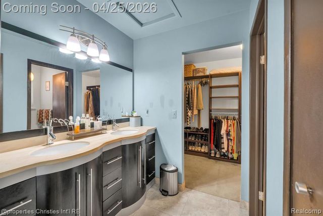 7573 Ashburton Court, West Bloomfield, MI 48322