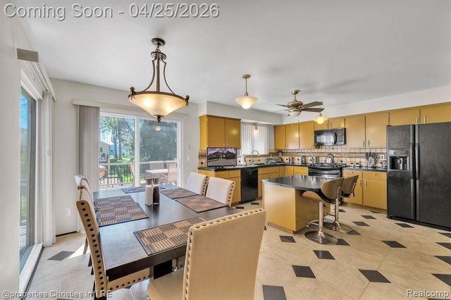 7573 Ashburton Court, West Bloomfield, MI 48322