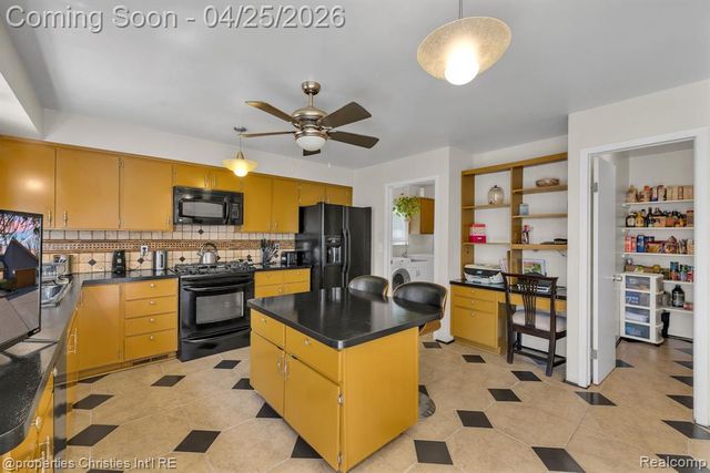 7573 Ashburton Court, West Bloomfield, MI 48322