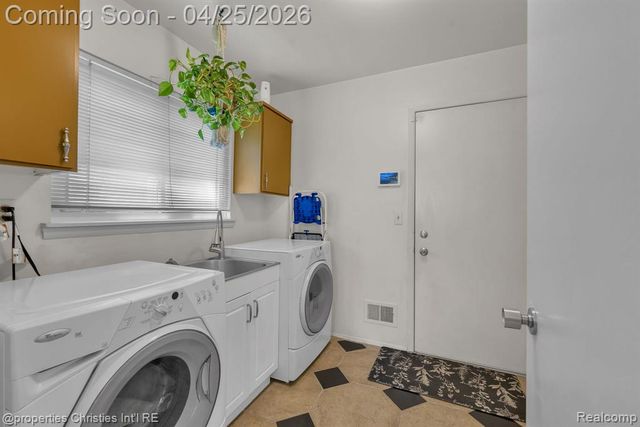 7573 Ashburton Court, West Bloomfield, MI 48322