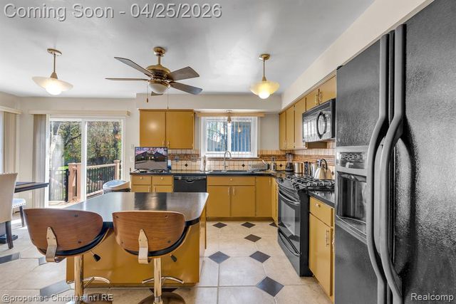 7573 Ashburton Court, West Bloomfield, MI 48322
