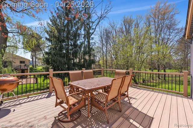 7573 Ashburton Court, West Bloomfield, MI 48322